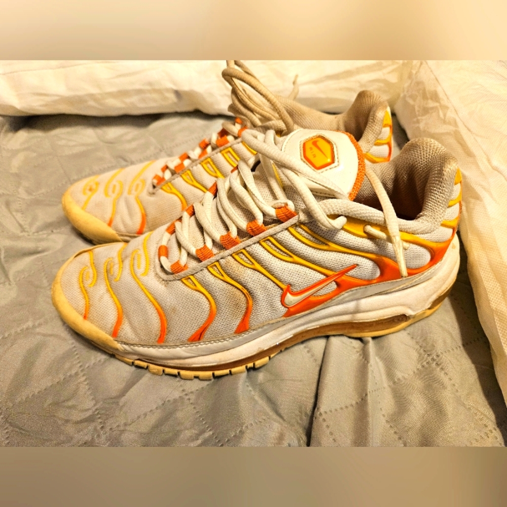 Nike Air Max Plus TN White Orange Yellow size 8 Sneaker Shoe